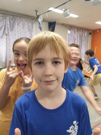 Вход